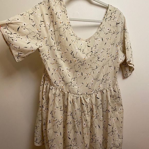 Cream colored top - Picture 3 of 3